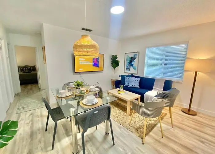 Beautiful & Relax Family House 2/1- Free Parking