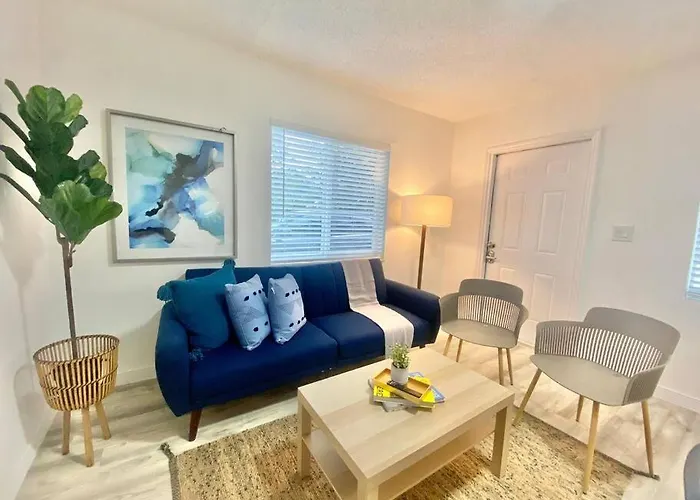 Beautiful & Relax Family House 2/1- Free Parking